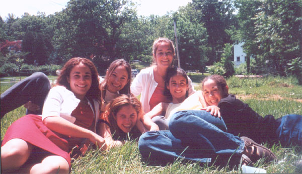 groupgirls.jpg (79017 bytes)